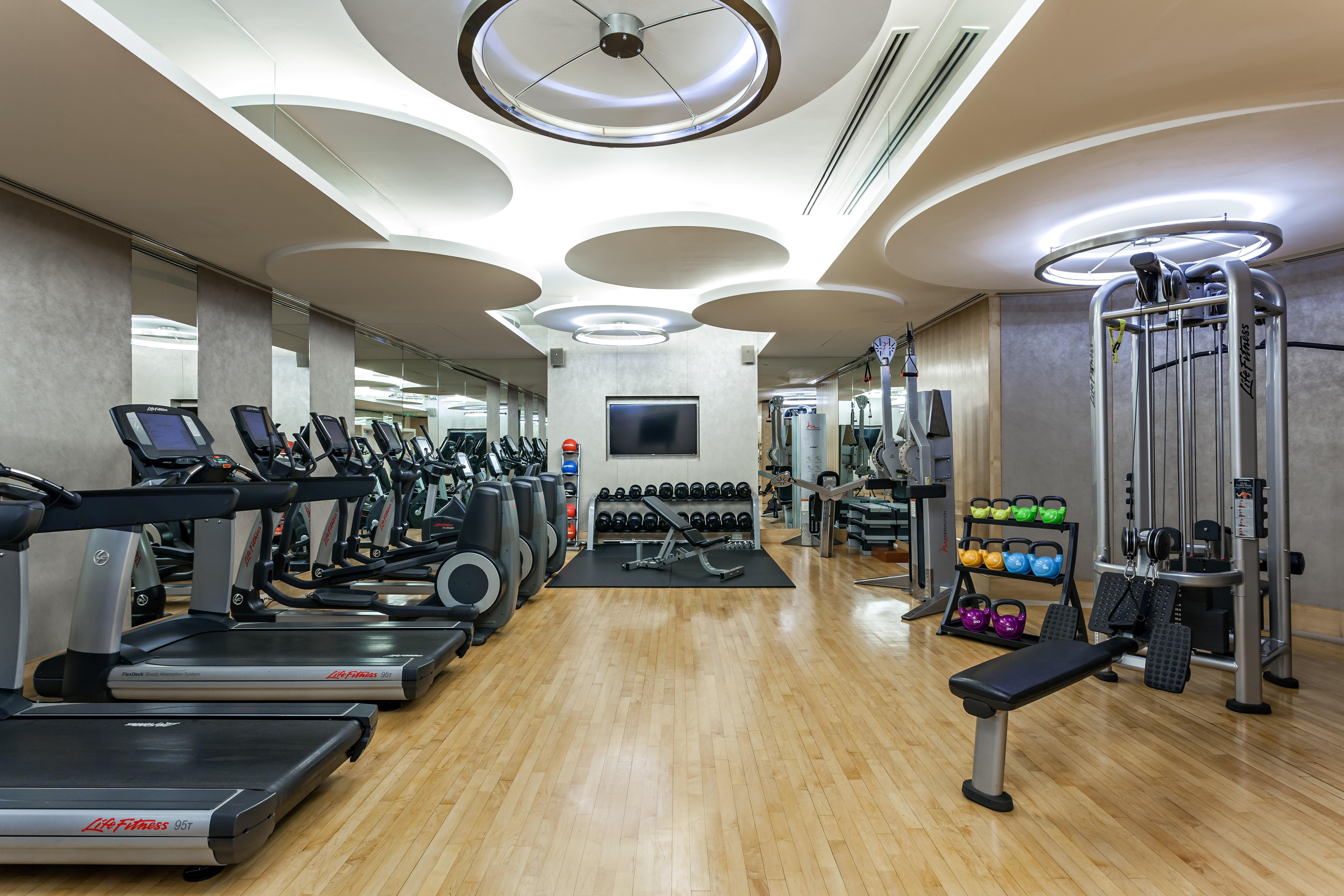 The Peninsula Bangkok Hotel Kültér fotó The gym at the hotel