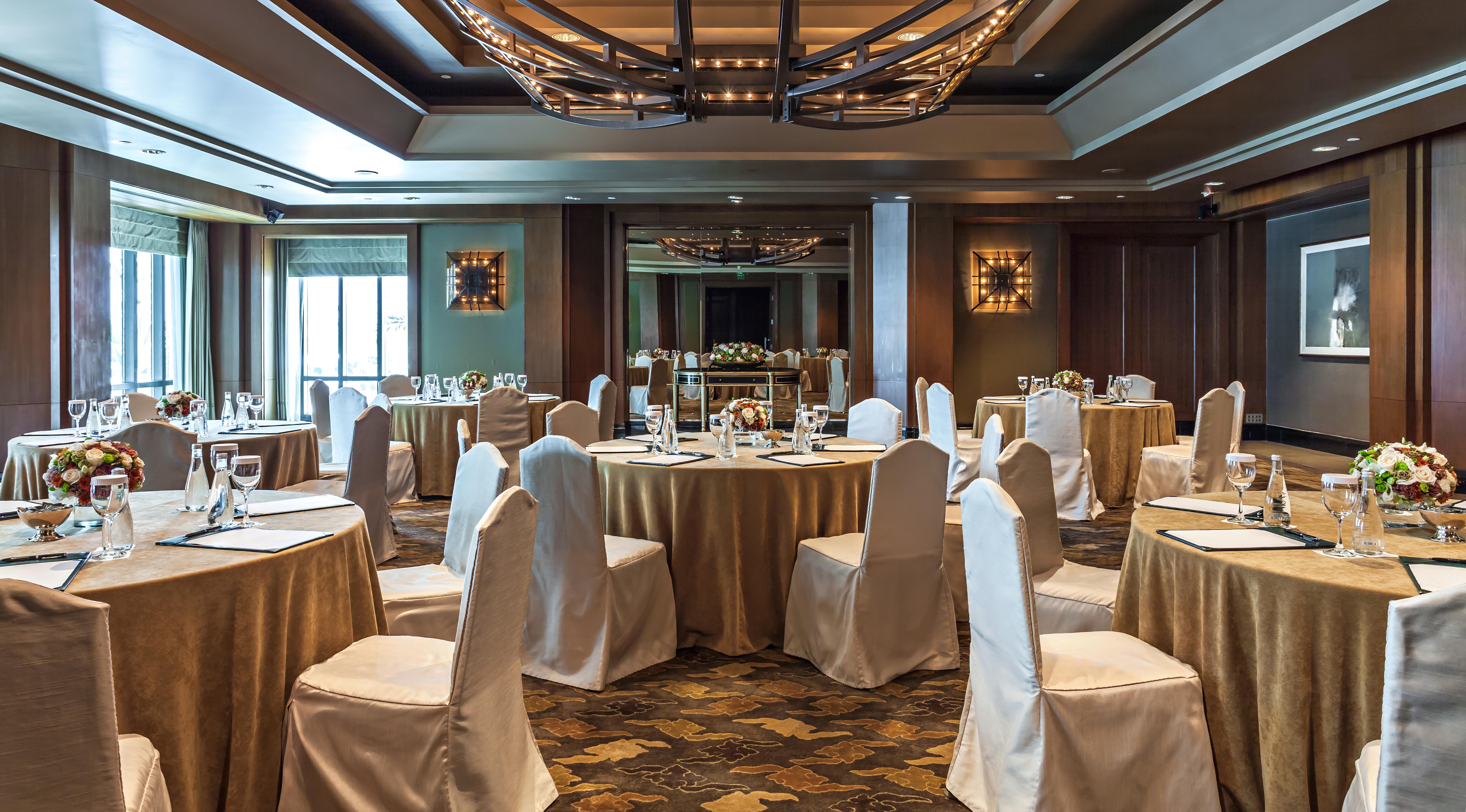 The Peninsula Bangkok Hotel Kültér fotó The ballroom at the hotel